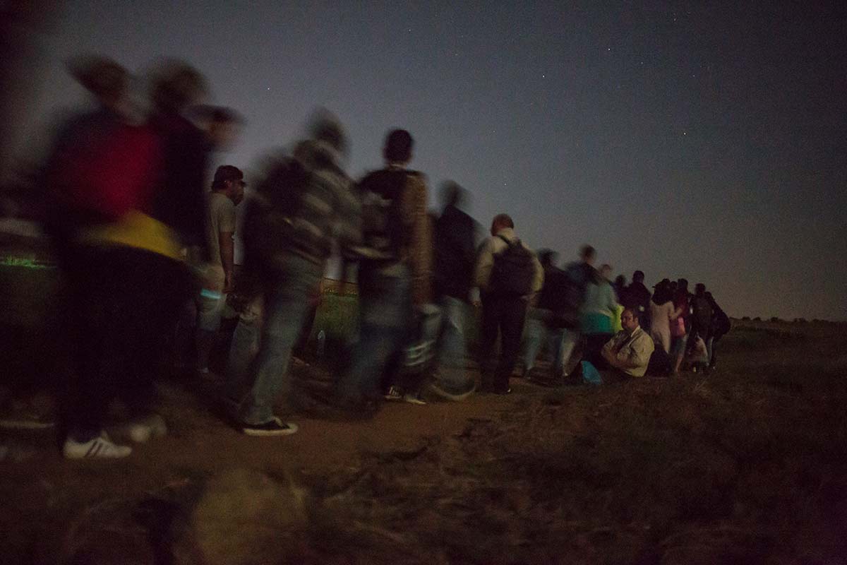 Evzoni, July 5, 2015.
Ahmad and Jihan join a group of about 200 migrants to go across the border with Macedonia. Greek militants have just given them a direction to avoid police and bandits.
