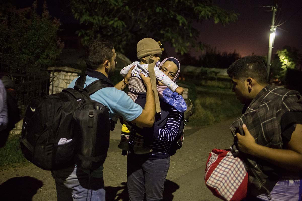Bogoroditsa, July 6, 2015.
Jihan, exhausted by her son's weight, lets Omar carries him to go across the border area inside Macedonia. If the police catch them her, they will be pushed-back into Greek territories.