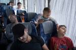 Vers Skopje, 6 Juillet 2015.
Le groupe d'Ahmad a choisi de se rendre en bus à Skopje, la capitale macédonienne, car les 3 trains quotidiens sont insuffisants pour le nombre de migrants.